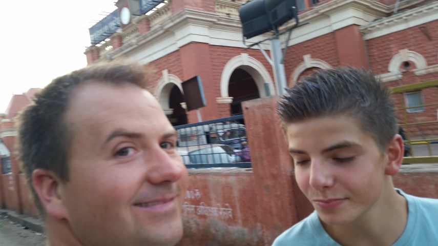 Kom endelig frem til togstasjonen i Veranasi